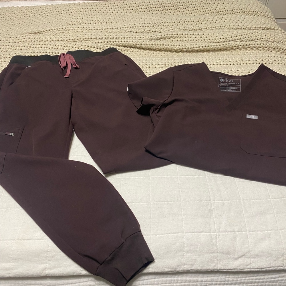 Figs scrub set. Chocolate brown with lighter brown tie.